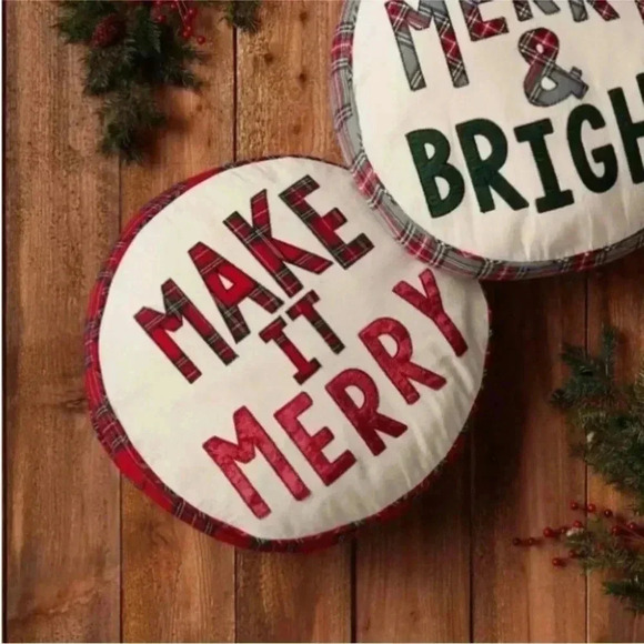NWT MUD PIE MAKE IT MERRY ROUND PILLOW - Picture 1 of 3
